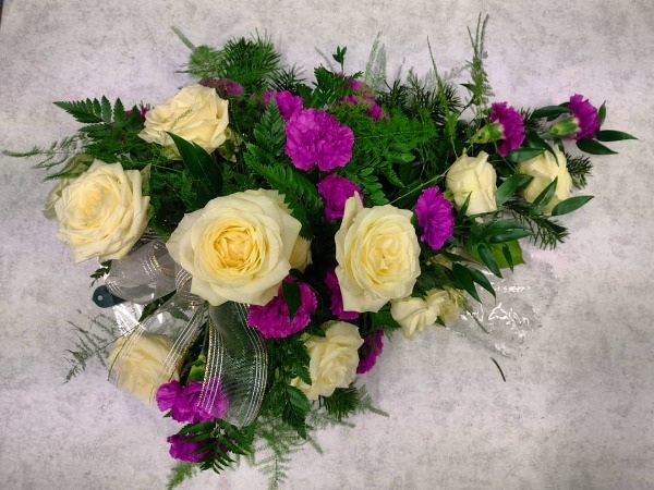 Kukkalaite Valkoista ja lilaa